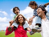 5 عادات تميز الأسرة السعيدة.. تبادل الحديث والمشاركة فى الطعام أهمهم