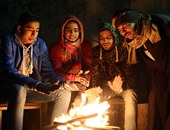 بالصور.. "حراس الليل"فى مصر.. كوباية شاى ونار وضحكة هزمت برد الشتاء