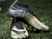 بالصور.. رونالدو يواجه أتليتكو مدريد بحذاء من "الذهب والماس"