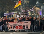 موجز الصحافة العالمية: متظاهرون ألمان يرفعون رسومات لميركل بالحجاب