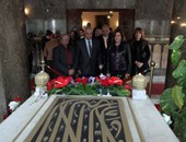أسرة عبد الناصر تحيى ذكرى ميلاده الـ97 أمام ضريحه بكوبرى القبة