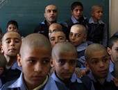 الجارديان: تلاميذ إيرانيون يحلقون رؤوسهم تضامنا مع مدرسهم المصاب بالسرطان