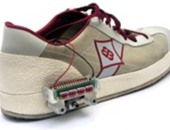 ديلى ميل: علماء ألمانيون يبتكرون حذاء يربط نفسه أوتوماتيكيا