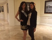 ملكة جمال إسرائيل تلتقط صورة سيلفى مع المصرية لارا دبانة