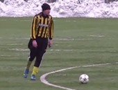 بالفيديو .. لاعب أوكرانى يُجرى "مكالمة" تليفونية داخل الملعب