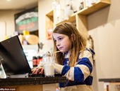 الأطفال عشاق الكمبيوتر اللوحى يعتبرون مشاهدة التلفزيون عقابا