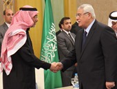 عدلى منصور يصل السفارة السعودية لتقديم واجب العزاء فى الملك عبد الله