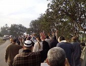 الأهالى يفرقون مسيرة إخوانية بالشوم والعصا فى قرية بالشرقية