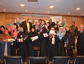 محمد أبوسعدة يكرم 20 طالبًا من أهالى السيدة زينب ضمن مشروع "محو الأمية"