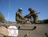 إسرائيل تزيل علما لبنانيا وضعه محتجون على سياج شائك فى بلدة شبعا