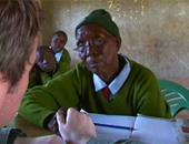 بالفيديو ... أكبر طالبة ابتدائى فى العالم عمرها 90 عامًا