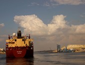 56  سفينة تعبر قناة السويس اليوم بحمولة 2مليون و747 ألف طن