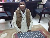 القبض على عاطل يتاجر فى المخدرات وبحوزته 71 لفافة أفيون بالغردقة