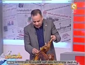 بالفيديو.. جابر القرموطى يأكل "ديك رومى" على الهواء احتفالا بعيد الميلاد 