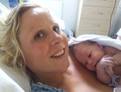 بالصور.. ولادة الطفلة المعجزة فى بريطانيا من أم مصابة بسن اليأس المبكر