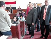 بالصور.. رئيس جامعة الأزهر يتفقد لجان الامتحانات بالدراسة