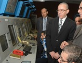 وزير الطيران يتفقد برج المراقبة الجوية بمطار القاهرة بعد عودة التيار الكهربائى