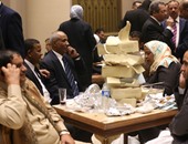 بالصور.. نواب البرلمان يتناولون وجبة العشاء خلال انتخابات وكيلى المجلس‎