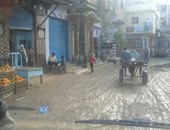 صحافة المواطن.. بالصور: شوارع قرية محلة الأمير بالبحيرة تغرق بمياه الصرف الصحى