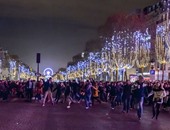 احتفالات العام الجديد فى فرنسا ...شعب تحدى الأرهاب بالورد 