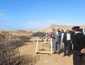 محافظ جنوب سيناء يتفقد مشرعات الإسكان البدوى والطرق وميناء الصيد 