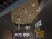فيفا يعرض الكرة الذهبية للجماهير احتفالا بافتتاح متحف الاتحاد الدولى