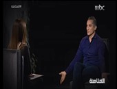 باسم يوسف عن "هروبه خارج مصر":" أنا بتفسح.. ومأنتخ على الكنبة"