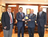 بالصور.. رئيس جامعة الإسكندرية يستقبل قنصل فلسطين لتعزيز التعاون المشترك