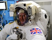 بث مباشر.. أول رائد فضاء بريطانى يقوم بمهمة السير فى الفضاء