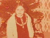 نيكول سابا تنشر صورة من ذكريات طفولتها على فيس بوك معلقة: صباح الطفولة