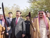 بالصور.. الملك سلمان يرقص "العرضة" مع الرئيس الصينى فى قصر المربع