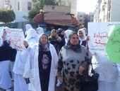 بالصور..وقفات احتجاجية لأطباء التأمين الصحى بالمحافظات لضمهم إلى حافز المهن