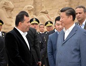 بالصور.. الرئيس الصينى يصل معبد الكرنك ووزير الآثار يتولى الإرشاد خلال الجولة