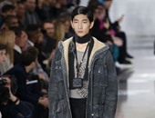 "Louis Vuitton" تعرض مجموعتها الجديدة فى أسبوع الموضة الرجالى بباريس