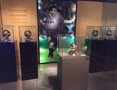 بالفيديو.. الكرة الذهبية الخامسة لميسي تزين متحف برشلونة