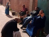 بالفيديو والصور.. عمال مصنع سجاد دمنهور يواصلون الإضراب لعدم وجود خامات