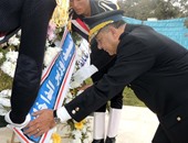بالصور.. مدير أمن السويس وقائد الجيش الثالث يضعان الزهور على النصب التذكارى
