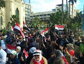 تزايد أعداد المحتفلين بذكرى الثورة بميدان القائد إبراهيم