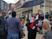 بالصور.. أهالى الغربية يحتفلون بعيد الشرطة أمام ديوان المحافظة
