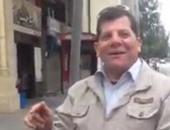 بالفيديو .. مواطن يلقى قصيدة لضباط شرطة أمام قصر الاتحادية فى ذكرى 25يناير