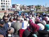  وقفة احتجاجية لطلاب لفصلهم من مدرستهم فى كفر الشيخ