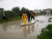 بالصور..أمطار غزيرة تتسبب فى فيضانات وتؤثر على إمدادات الكهرباء فى غزة