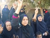 بالفيديو..سيدات الجريدات بسوهاج يهتفن ضد الإخوان أثناء تشييع جثمان شهيد العريش
