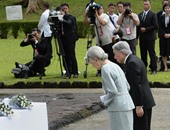 بالصور.. إمبراطور اليابان يزور نصبا تذكاريا لقتلى الحرب اليابانيين فى الفلبين