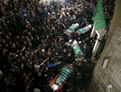 بالصور.. مئات الفلسطينيين يشيعون جثامين 7 قتلى من حماس فى غزة