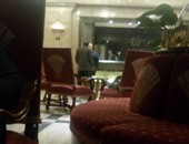 علاء حسانين يُجرى "جلسة روحية" لطفلين بفندق فى الأقصر
