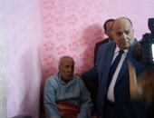 محافظ الدقهلية يقدم العزاء لأسرة شهيد "السماحية" ببلقاس