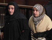 بالفيديو والصور.. وصول والدة وشقيقة "حبارة" معهد الأمناء لحضور محاكمته بتهمة مقاومة السلطات