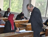 بالصور.. رئيس جامعة حلوان يتفقد قاعات الامتحانات للاطمئنان على الطلاب