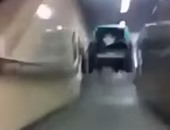 بالفيديو.. شباب يثيرون الذعر فى مترو بروكسيل بعد دفع سيارة إلى داخله